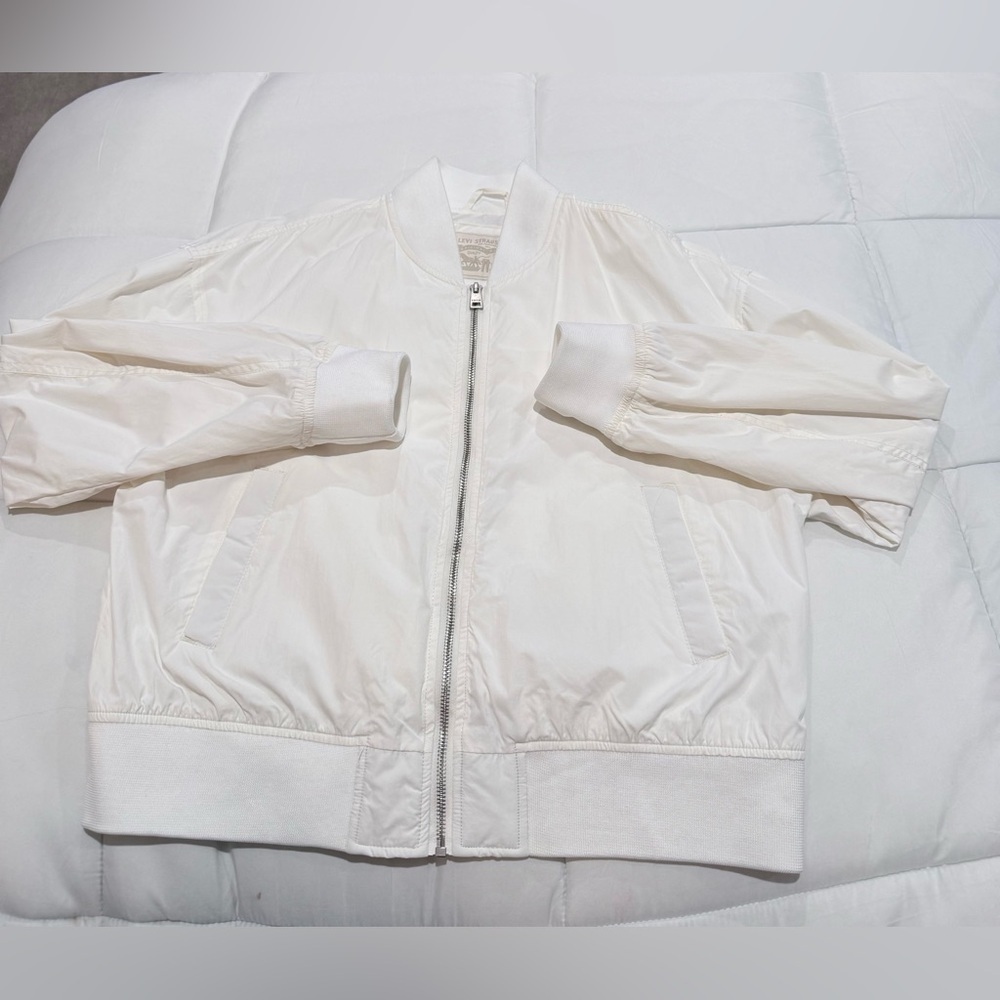 Levi's Cream Relaxed Bomber Jacket Size M NWOT